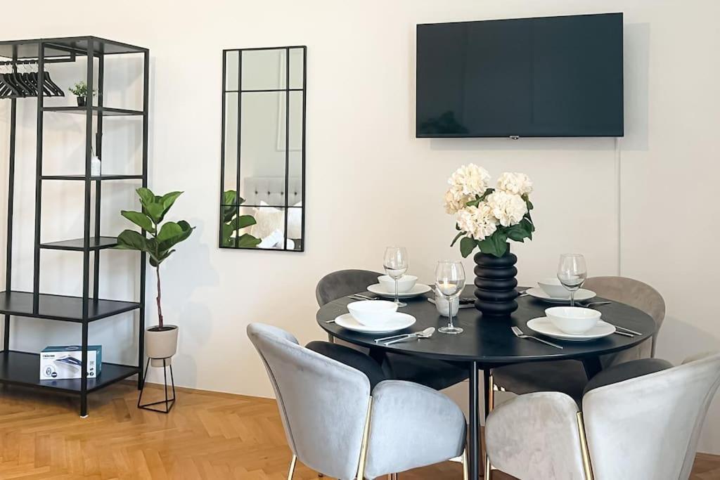 Cozy & Central 2 Bedroom Apartment فيينا المظهر الخارجي الصورة